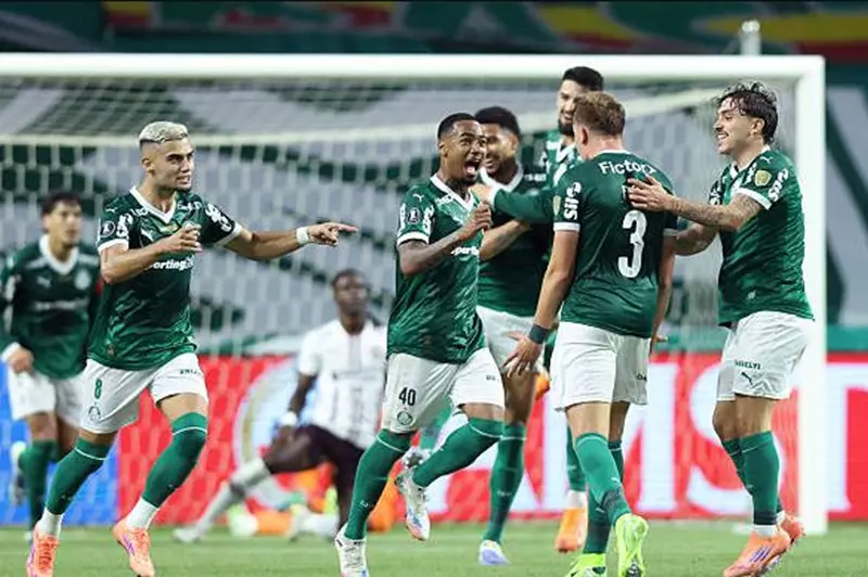 بـ ريمونتادا تاريخية.. بالميراس يتأهل إلى نهائي كوبا لي